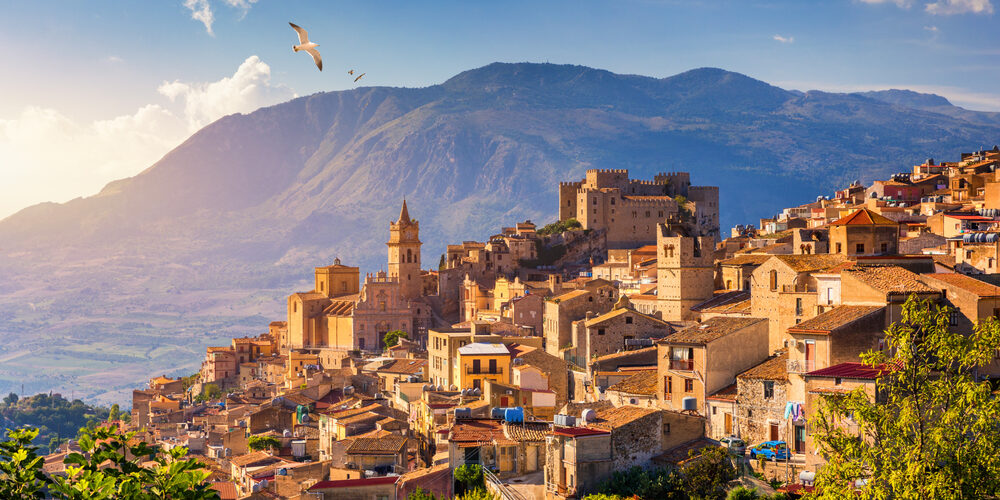 Caccamo,,Sicily.,Medieval,Italian,City,With,The,Norman,Castle,In